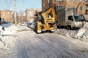 ​По просьбе жителей улицы Гоголя мы провели механизированную уборку их дворов.